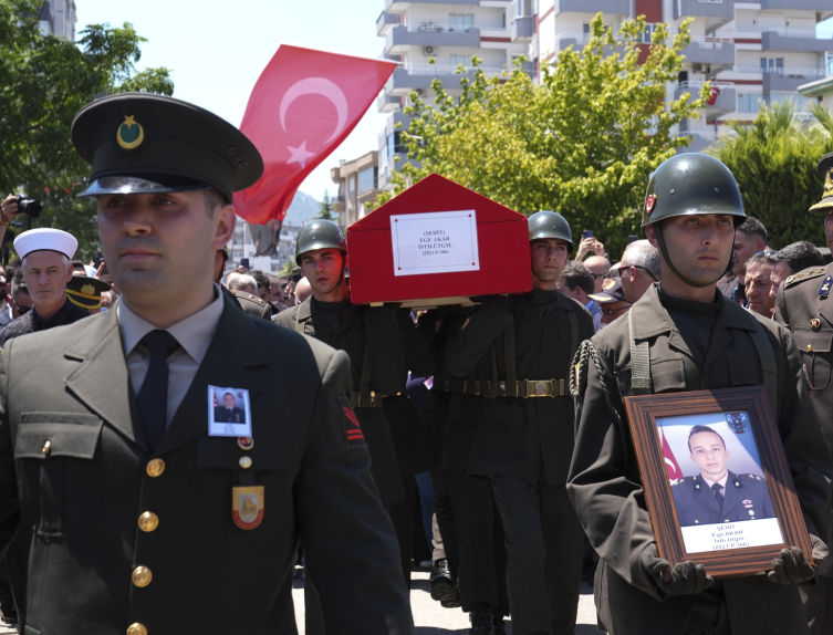 Türkiye şehitlerini uğurladı