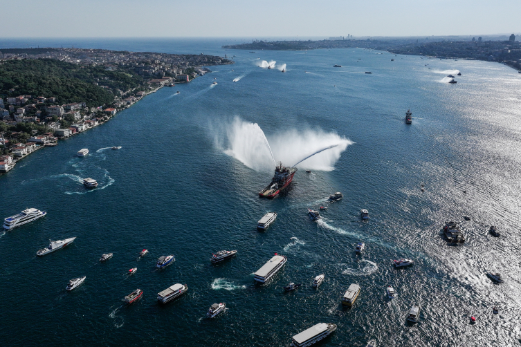 253 şehidin anısına 253 tekne İstanbul Boğazı'ndan geçiş yaptı