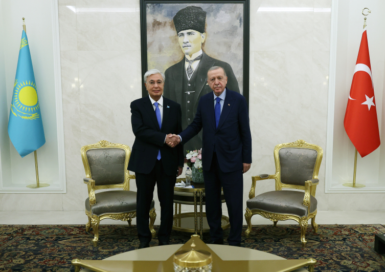 Cumhurbaşkanı Erdoğan, Kazakistan Cumhurbaşkanı Tokayev'i resmi törenle karşıladı