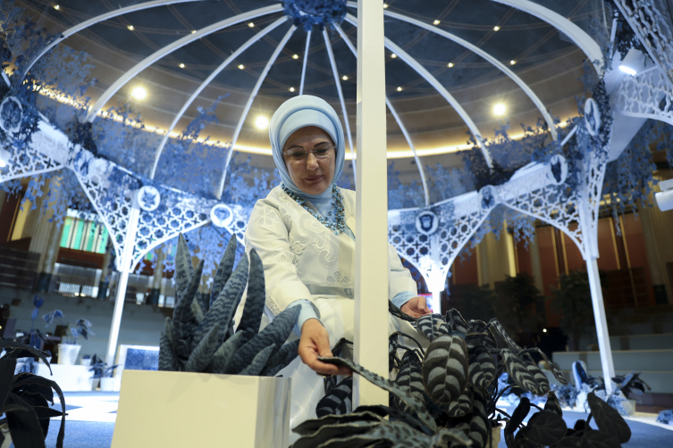 Emine Erdoğan, 'Bahçedeki Sırlar' sergisinin açılışını gerçekleştirdi