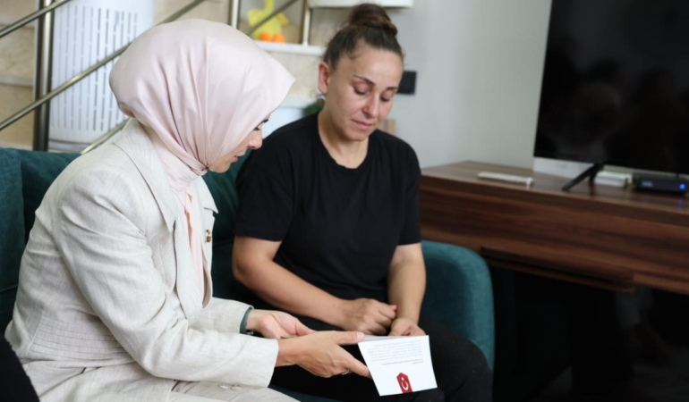 Bakan Göktaş, Şehit Ailesine Taziye Ziyareti Gerçekleştirdi