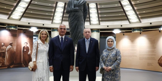 emine-erdogan-marcus-aure-835_2-41.jpg