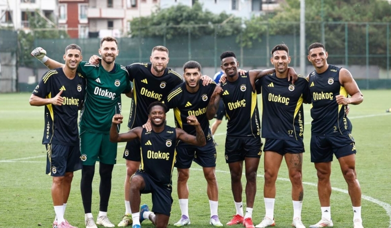 Fenerbahçe, Feyenoord Maçı İçin Hazırlıklarını Sürdürüyor