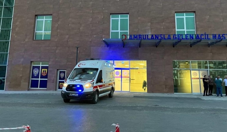 Niğde’de Oto Galeriye Silahlı Saldırı: 8 Yaşındaki Çocuk Yaralı!