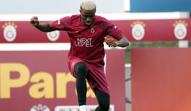 Osimhen, Galatasaray ile İlk Antrenmanına Çıktı!