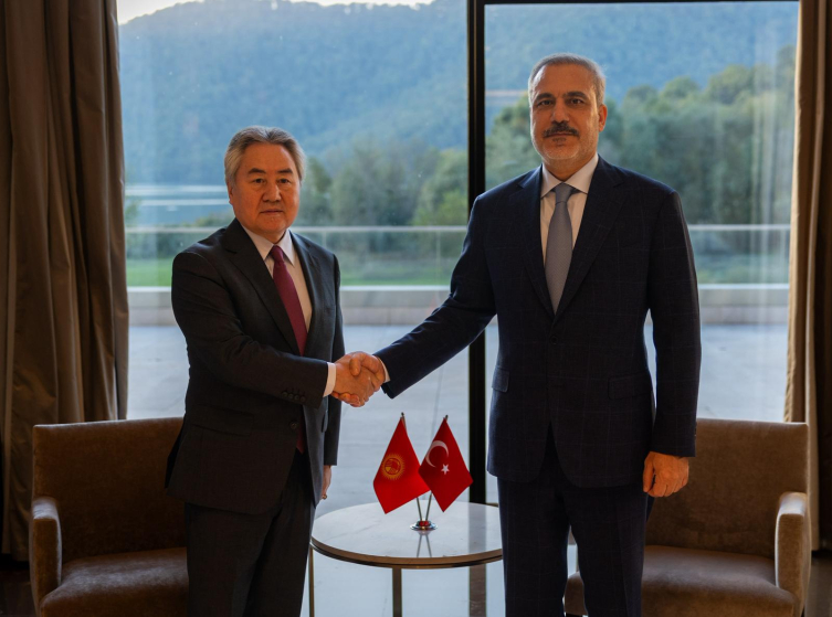 Bakan Fidan, Kırgızistan Dışişleri Bakanı Kulubayev ile görüştü