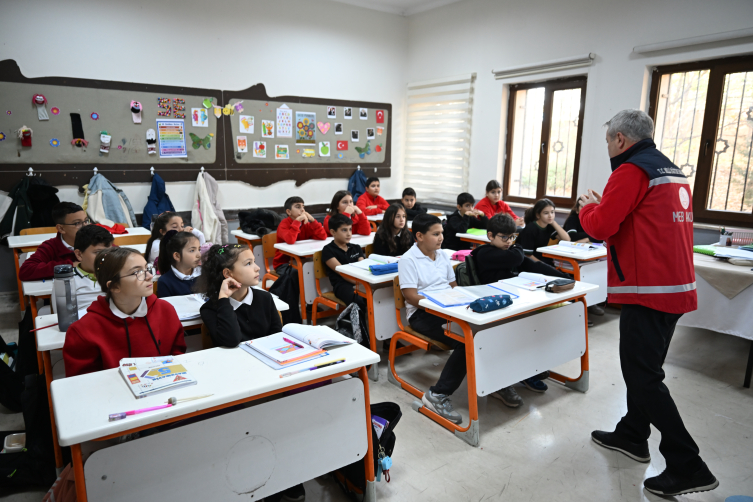 Okullarda afetlere karşı eş zamanlı tahliye tatbikatı