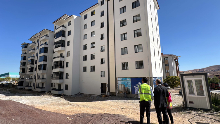Elazığ'da 1216 depremzede aile yeni evlerine yerleşti