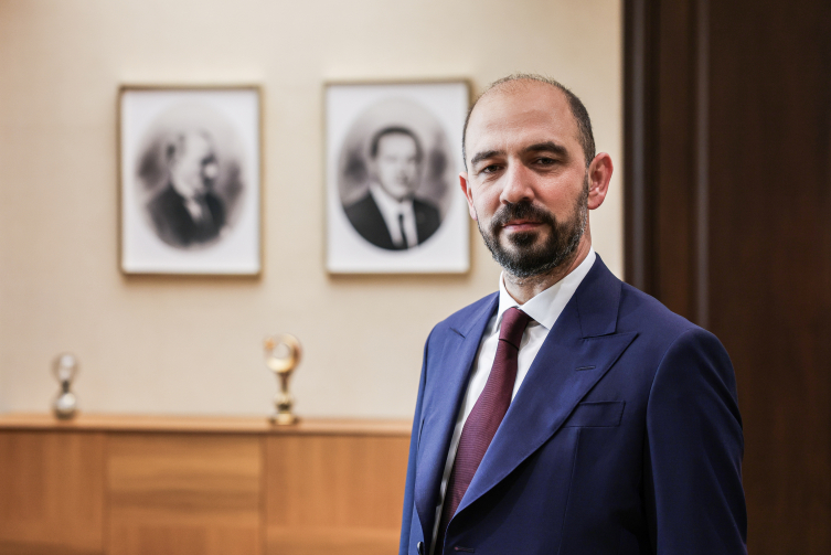 Emlak Konut’tan “Yeni Yuvam Modeli”: Teslimat beklemeden, faizsiz, peşinatsız ev sahibi olma fırsatı