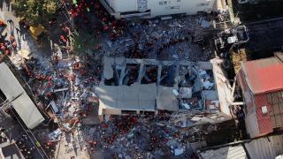 Kocaeli'de 7 katlı bina çöktü