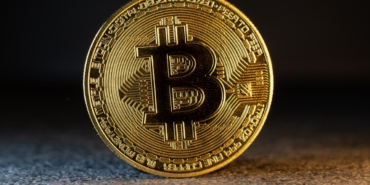 bitcoin-aa-2167608.jpg