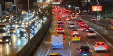 istanbulda-trafik-zirveyi-661_soci.jpg