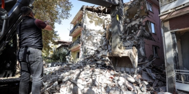 sindirgi-deprem-aa-2412416.jpg