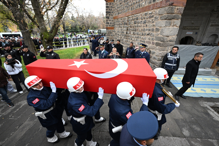 Türkiye kahraman şehitlerini uğurluyor