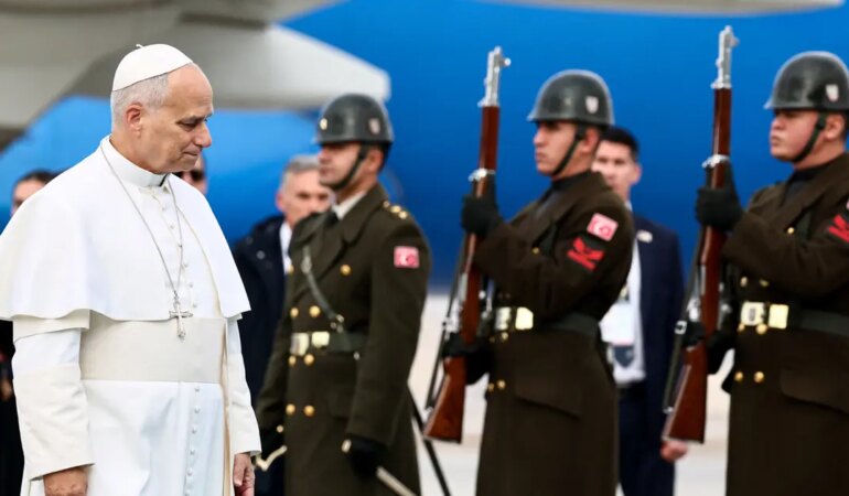 2025-11-27T095251Z_920223336_RC2X4IA7W6WC_RTRMADP_3_POPE-TRIP-TURKEY-338639.JPG