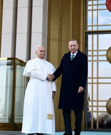 2025-11-27T113928Z_1844748288_RC2Z4IA2RB0E_RTRMADP_3_POPE-TRIP-TURKEY-3359662.JPG
