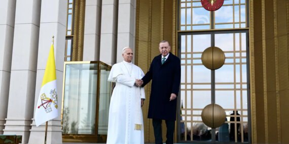 2025-11-27T113928Z_1844748288_RC2Z4IA2RB0E_RTRMADP_3_POPE-TRIP-TURKEY-3359662.JPG