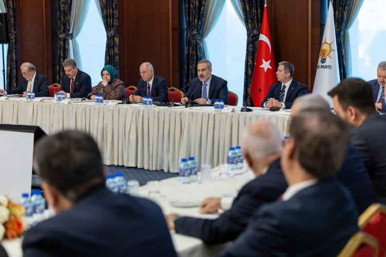 Bakan Fidan, AK Parti Marmara Bölgesi milletvekilleriyle bir araya geldi