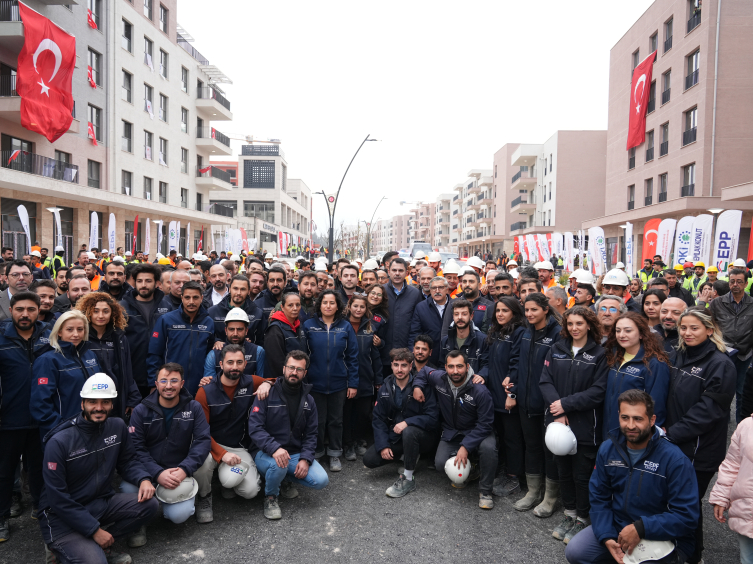Bakan Kurum: Asrın inşasıyla Hatay'ın dört bir yanı çiçek gibi oluyor