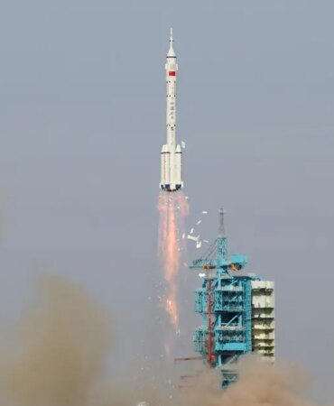 2025-12-01T141135Z_1498588365_RC2O3IA6NK9J_RTRMADP_3_SPACE-CHINA-SHENZHOU-6591682.JPG