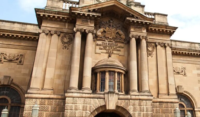 4-bristol-museum-and-art-gallery-square-737102.jpg