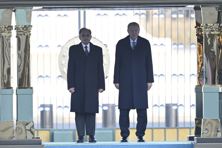 Cumhurbaşkanı Erdoğan, Malezya Başbakanı Enver İbrahim'i resmi törenle karşıladı