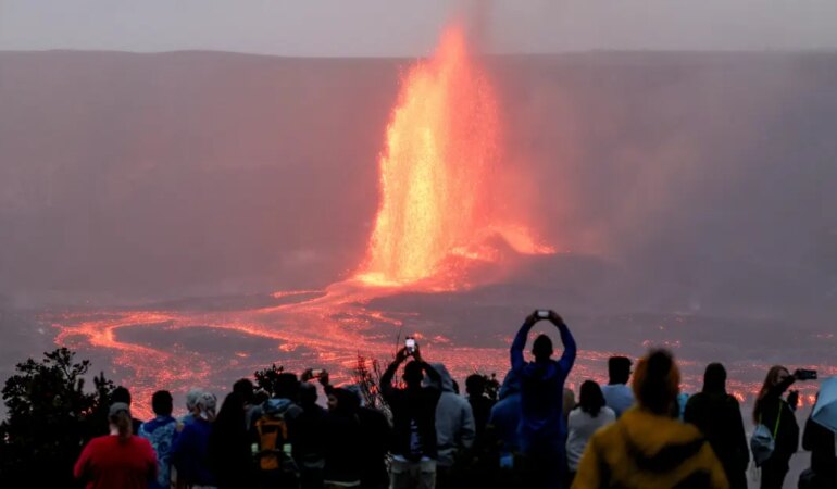2025-03-27T064740Z_566017275_RC2GLDA14KYL_RTRMADP_3_HAWAII-VOLCANO-472409.JPG