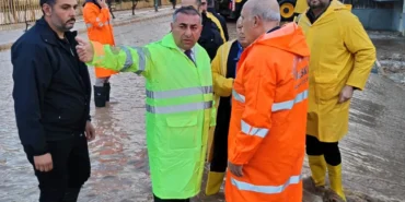 adanabuyuksehir-su-baskinlarindan-etkilenen-vatandasin-yaninda-NWAV1h9c.webp