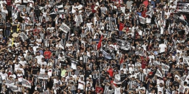 besiktas-tribunlerinde-istifa-sesleri-u4zFlq4c.jpg