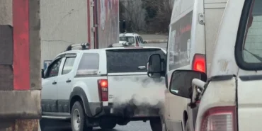 duzcede-o-kavsakta-sikca-yasaniyor-surucu-trafigi-kilitledi-Nbe39sXd.webp