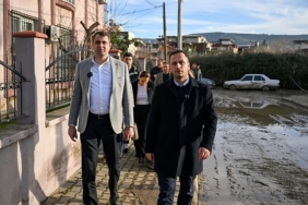 eski-ve-guc-selden-etkilenen-mahallelerde-incelemelerde-bulundu-w7Un458b.jpg