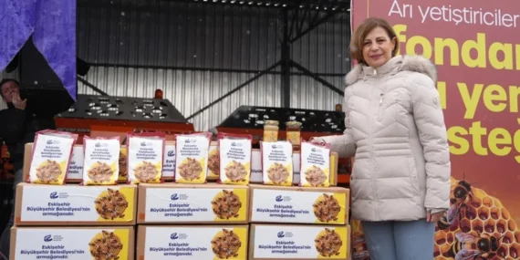 eskisehirde-aricilara-fondan-ari-yemi-dagitildi-457uKQDX.webp