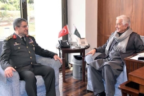 genelkurmay-baskani-orgeneral-bayraktaroglu-pakistan-savunma-bakani-asif-ile-bir-araya-geldi-hUhDibi8.jpg