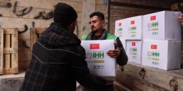 ihh-gectigimiz-yil-suriyeye-972-tir-yardim-malzemesi-gonderdi-seVRFlie.jpg