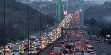 istanbulda-aksam-cilesi-trafik-durma-noktasina-geldi-zcukasWU.jpg