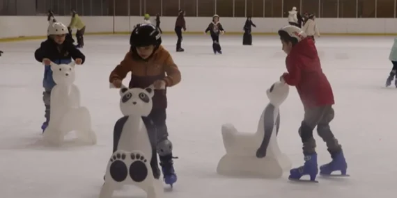 istanbulda-maltepeli-cocuklar-buz-pistinde-Uk1n6QUq.webp