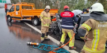 izmirde-zincirleme-trafik-kazasina-itfaiyeden-hizli-mudahale-d1FlH21g.webp