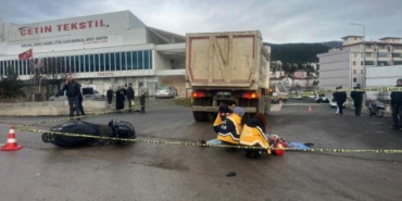 kamyon-ile-carpisan-motosiklet-surucusu-oldu-C8lskWRZ.jpg