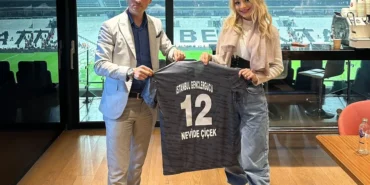 nevide-ciceke-anlamli-hediye-ozgur-subasindan-istanbul-genclergucu-formasi-cjT7IvxS.webp
