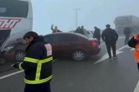 sivaskayseri-karayolunda-yogun-sis-zincirleme-kazaya-yol-acti-56smj2wy.webp