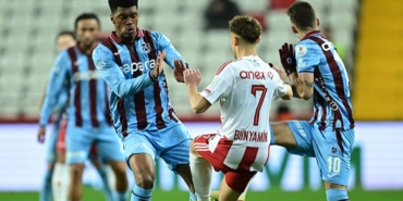 trabzonspor-antalyada-3-puanin-kiyisindan-dondu-CwpTOS7r.jpg