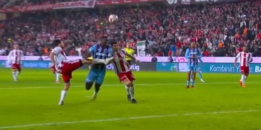 trabzonspor-iki-penalti-kazandi-sami-ugurlu-cilgina-dondu-kirmizi-kart-cikti-5qzj9kfR.jpg