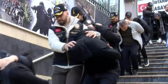30-milyon-dolarlik-otopark-hirsizligi-sorusturmasinda-9-kisi-tutuklandi-LJqD9q7m.jpg