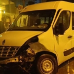 adanada-otomobil-ile-minibus-carpisti-3-kisi-yaralandi-tOlkbEbp.jpg
