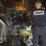 antalyada-iki-arac-atese-verildi-OjkFCrqr.jpg