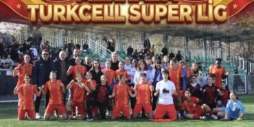 auran-kayseri-kadin-futbol-takimi-super-lige-yukseldi-8jNWNUvR.jpg