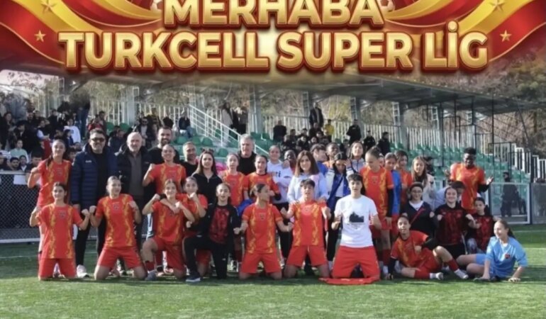 auran-kayseri-kadin-futbol-takimi-super-lige-yukseldi-8jNWNUvR.jpg