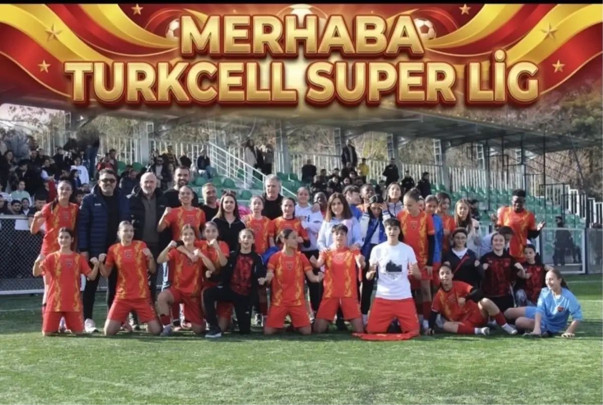 auran-kayseri-kadin-futbol-takimi-super-lige-yukseldi-8jNWNUvR.jpg