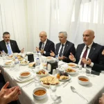 bakan-ciftci-depremzede-aileyle-iftar-yapti-KZc9Pwnx.webp