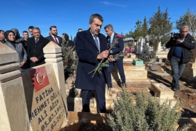 bakan-tekin-sanliurfada-deprem-mezarlarina-karanfil-birakti-BeblhbEU.jpg